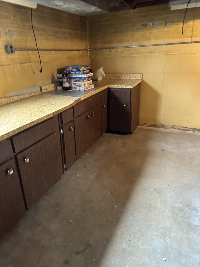 9225 Massasoit Avenue, Oak Lawn, IL 60453