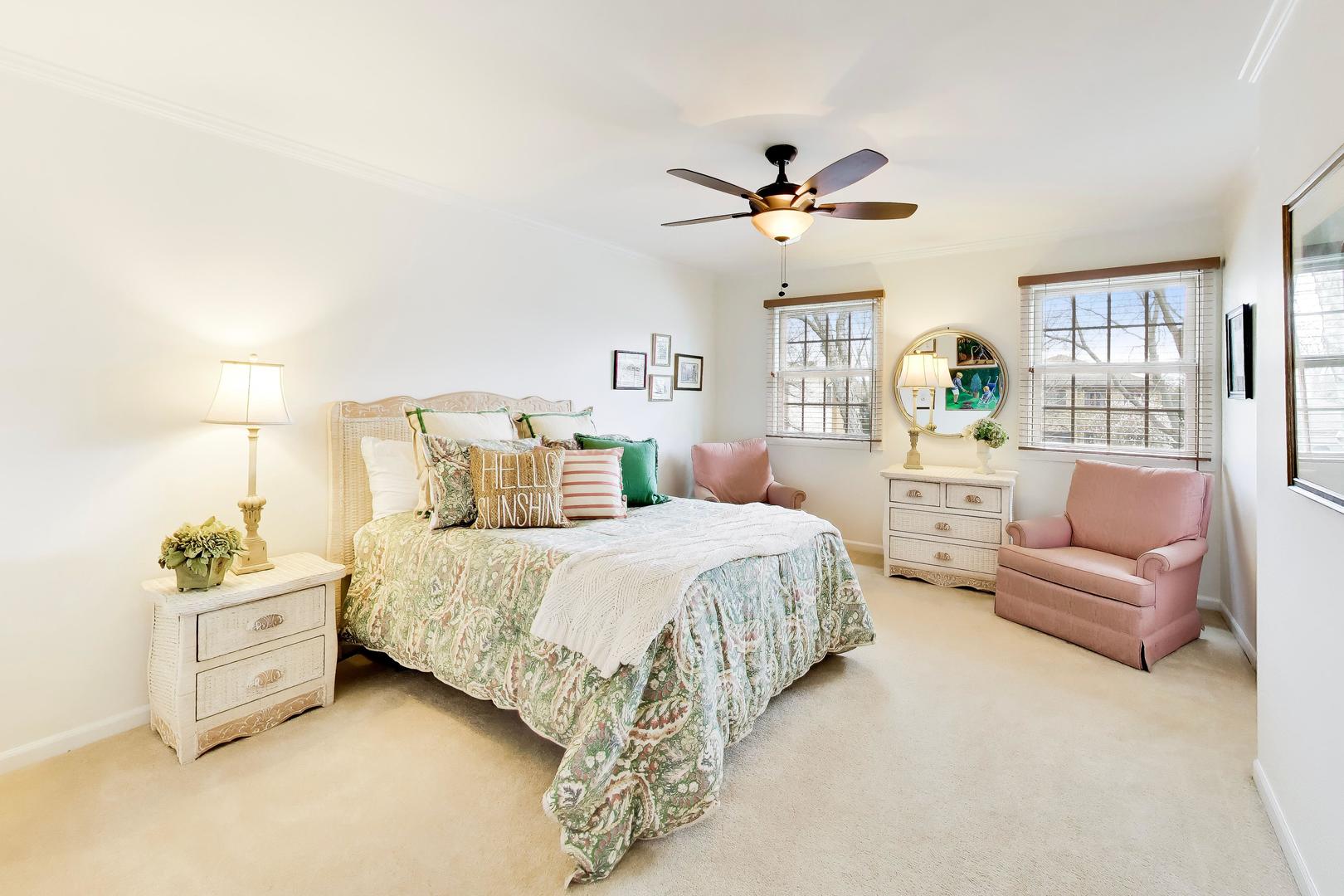 860 S Carriageway Lane, Palatine, IL 60067