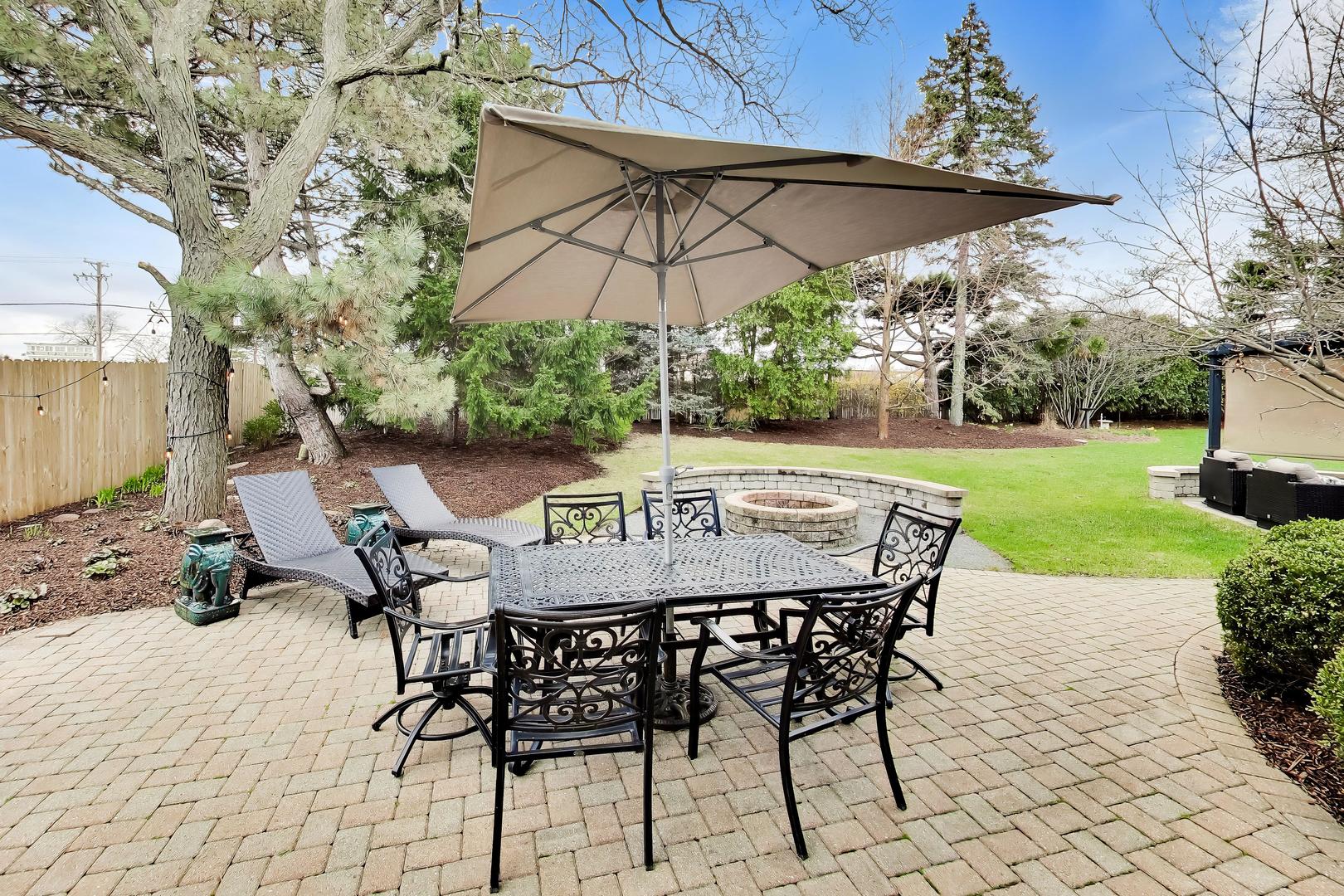 860 S Carriageway Lane, Palatine, IL 60067