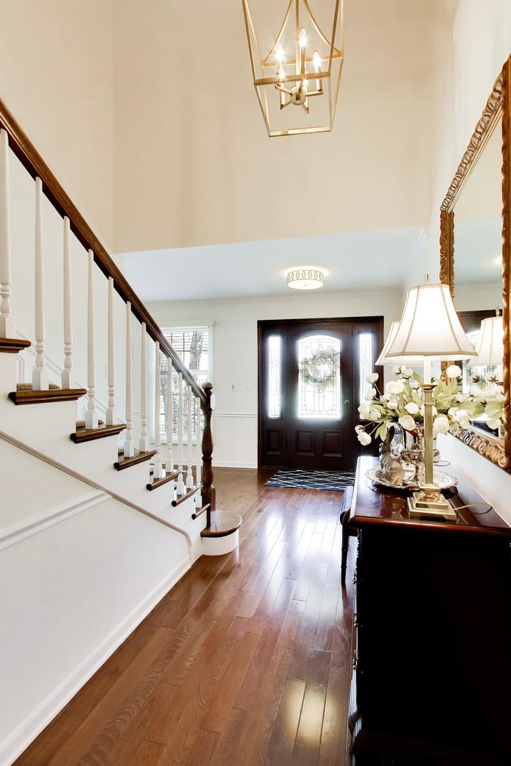 860 S Carriageway Lane, Palatine, IL 60067