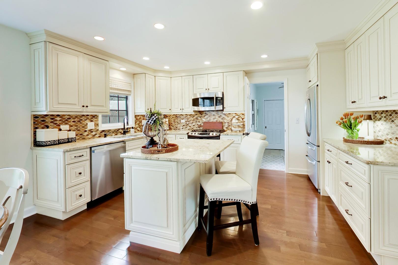 860 S Carriageway Lane, Palatine, IL 60067