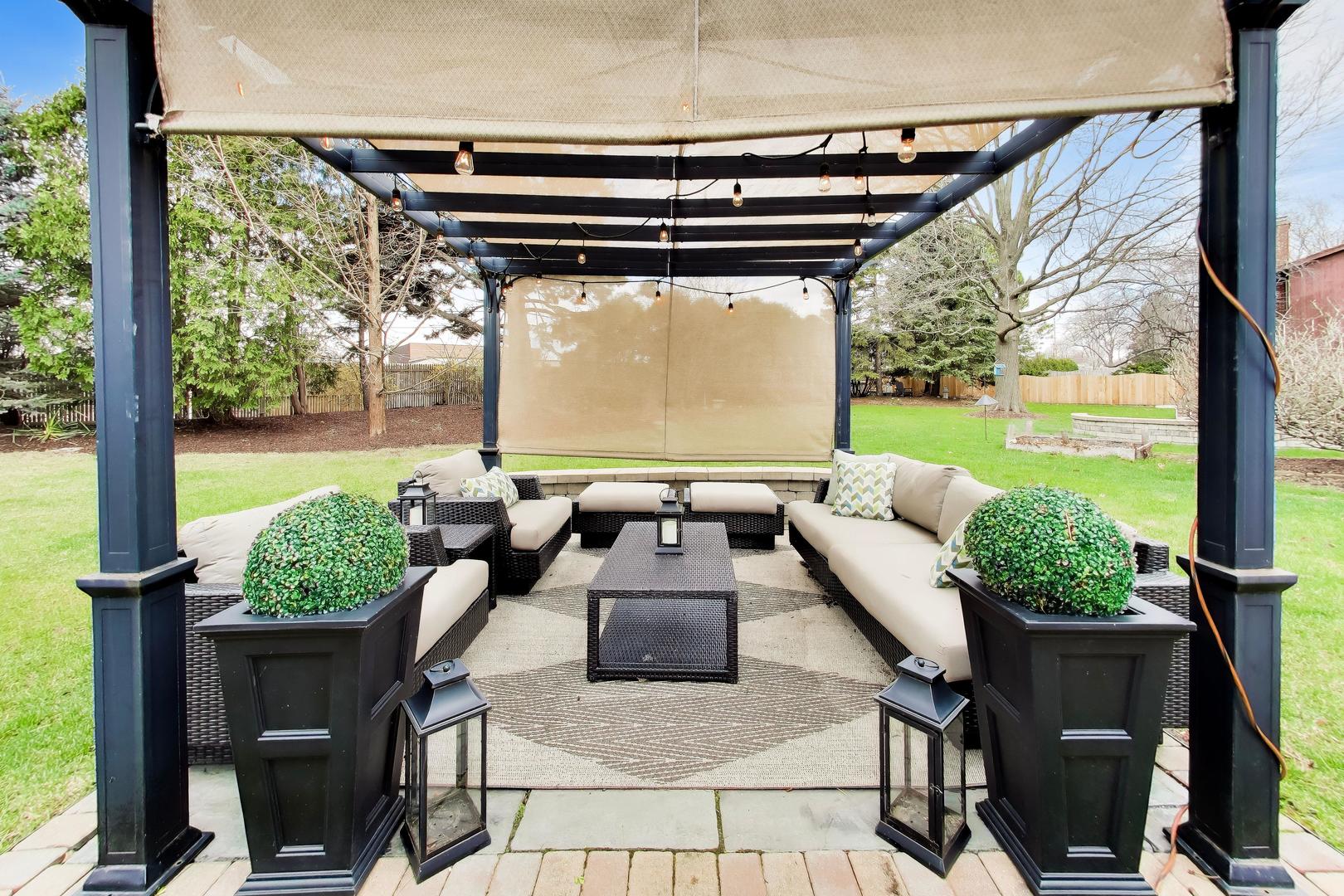 860 S Carriageway Lane, Palatine, IL 60067