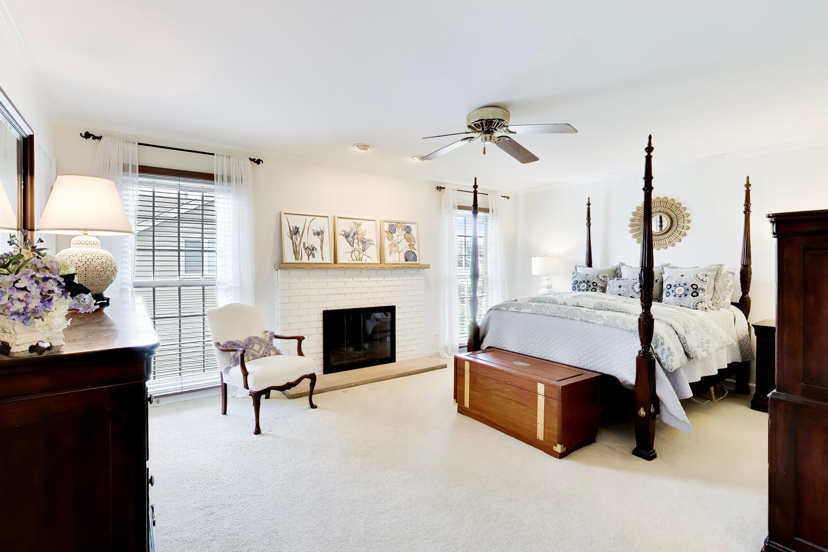 860 S Carriageway Lane, Palatine, IL 60067