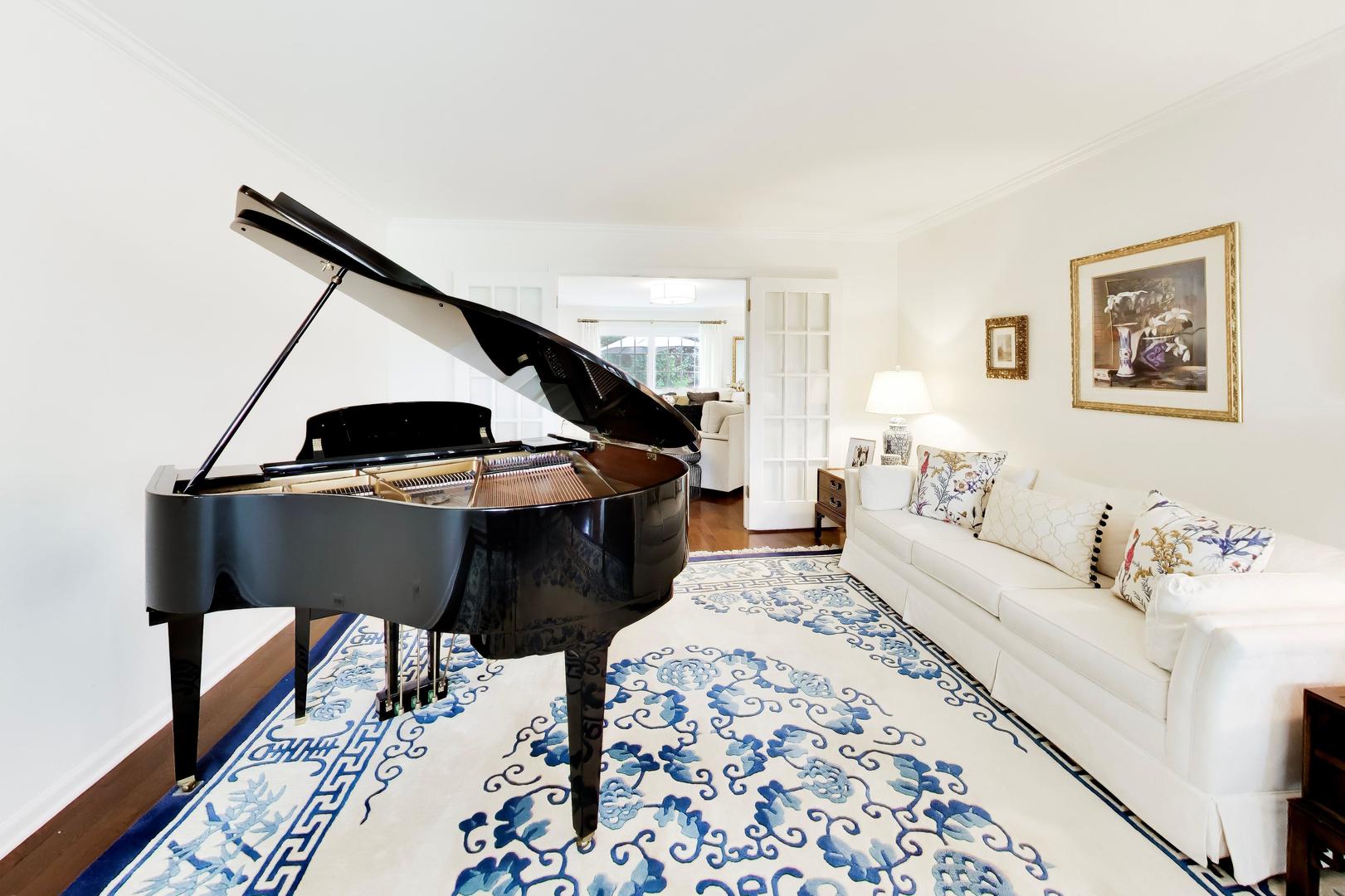 860 S Carriageway Lane, Palatine, IL 60067