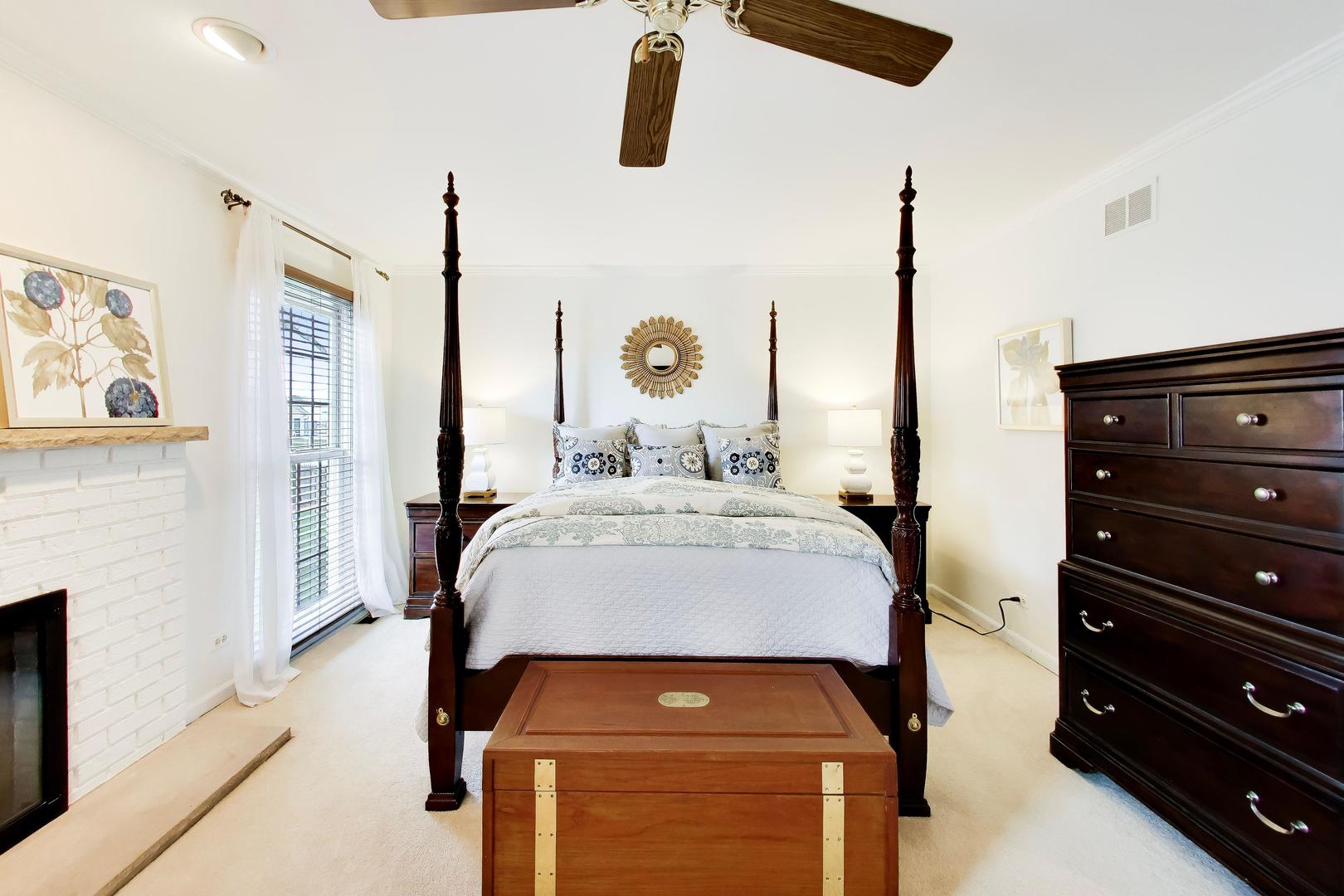 860 S Carriageway Lane, Palatine, IL 60067