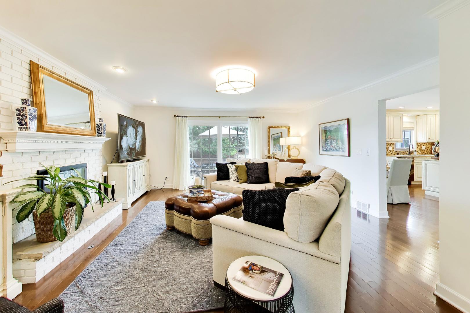 860 S Carriageway Lane, Palatine, IL 60067