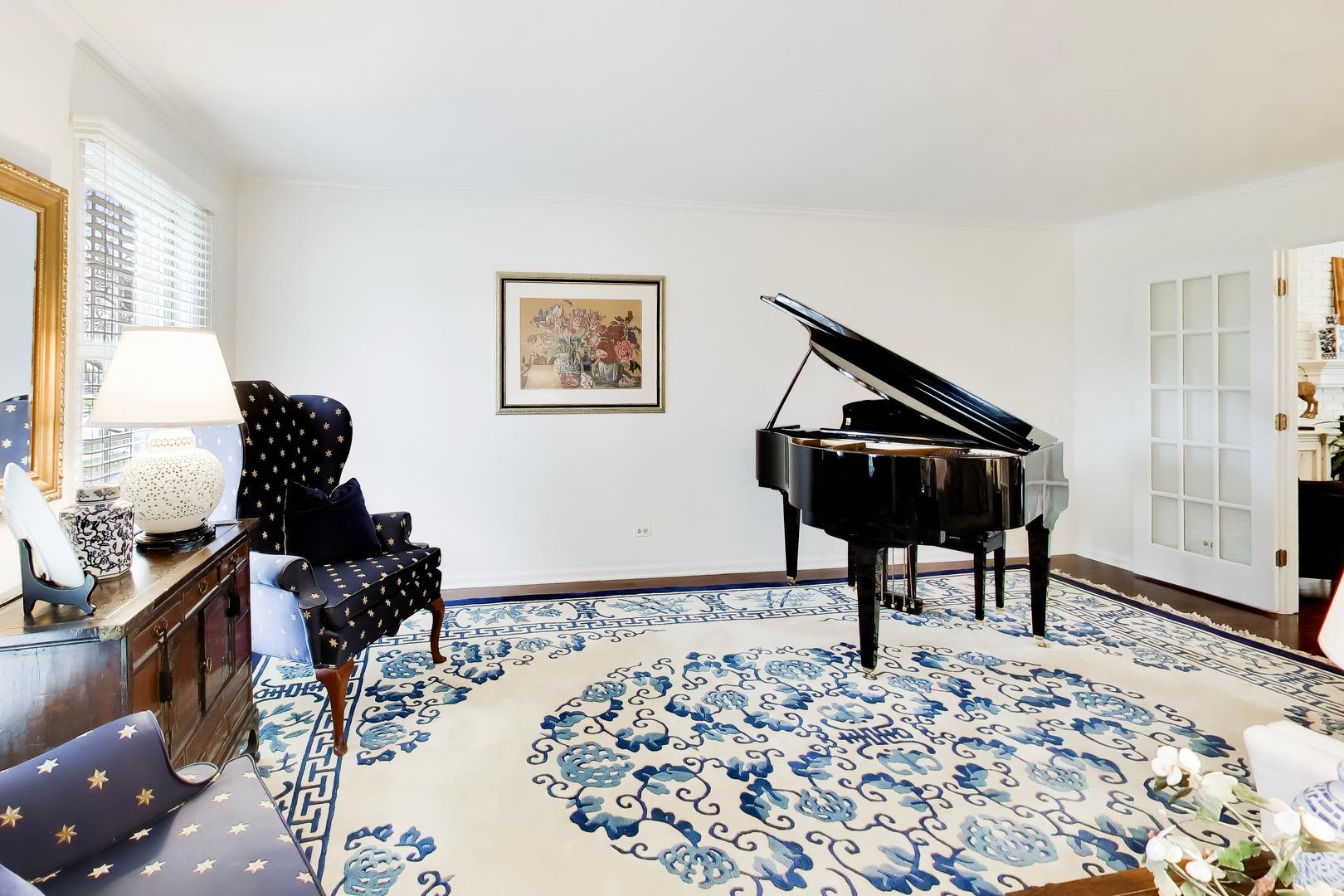 860 S Carriageway Lane, Palatine, IL 60067