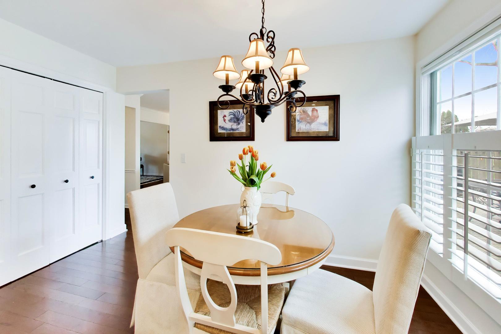 860 S Carriageway Lane, Palatine, IL 60067