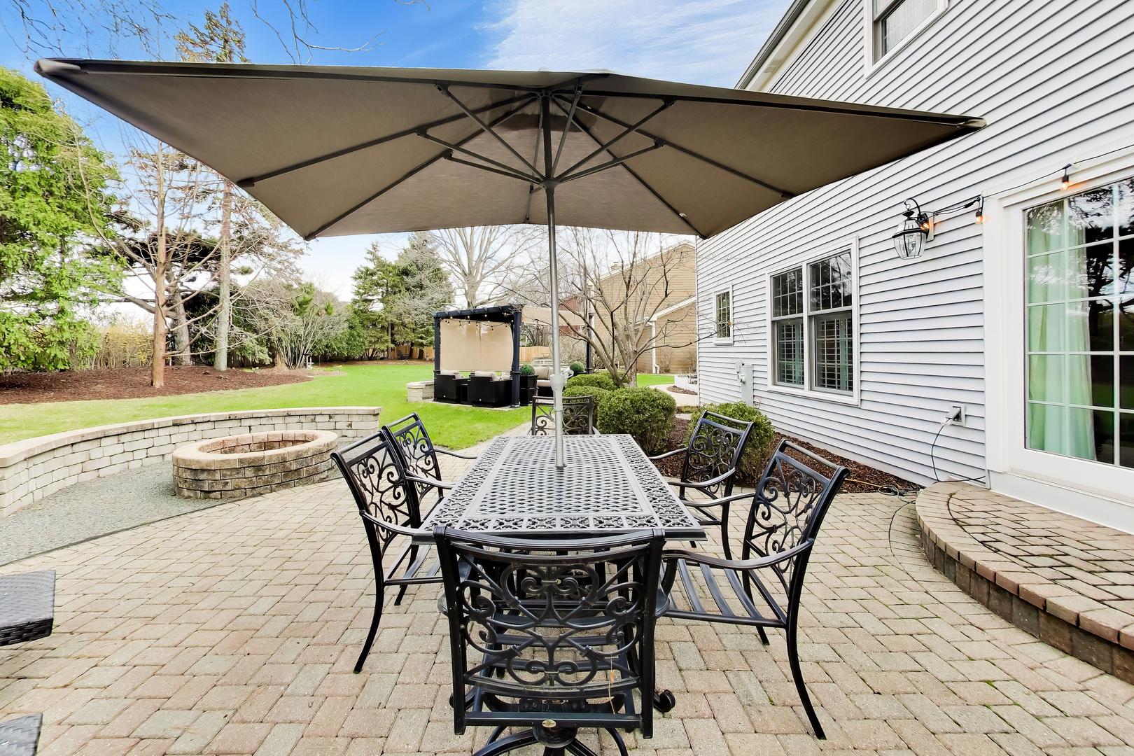 860 S Carriageway Lane, Palatine, IL 60067