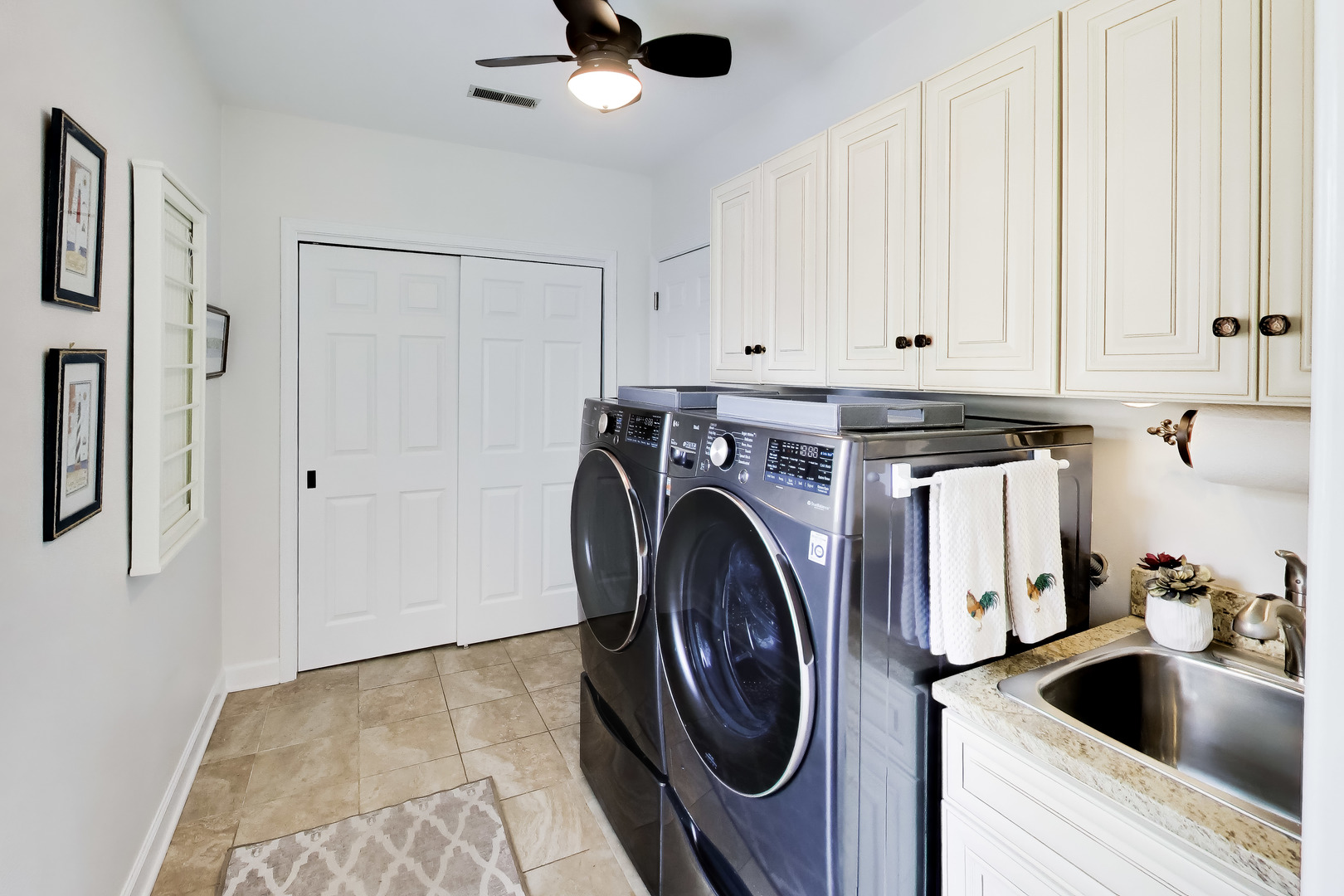 860 S Carriageway Lane, Palatine, IL 60067