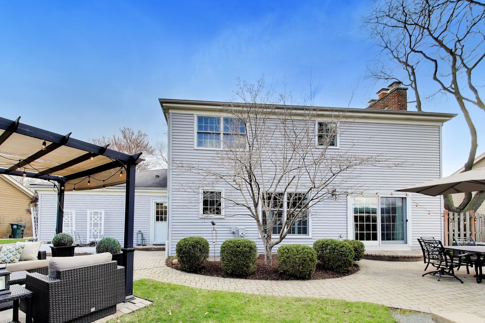 860 S Carriageway Lane, Palatine, IL 60067