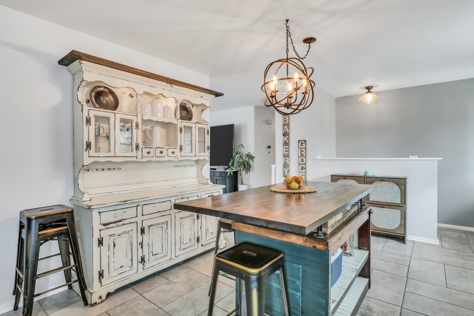 535 Thompson Avenue, Winthrop Harbor, IL 60096