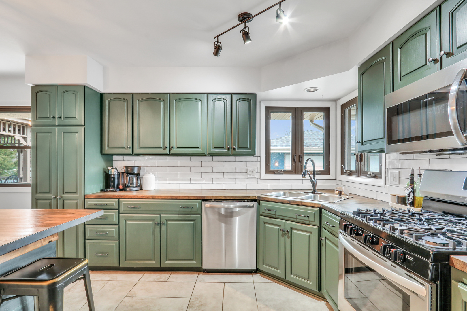 535 Thompson Avenue, Winthrop Harbor, IL 60096