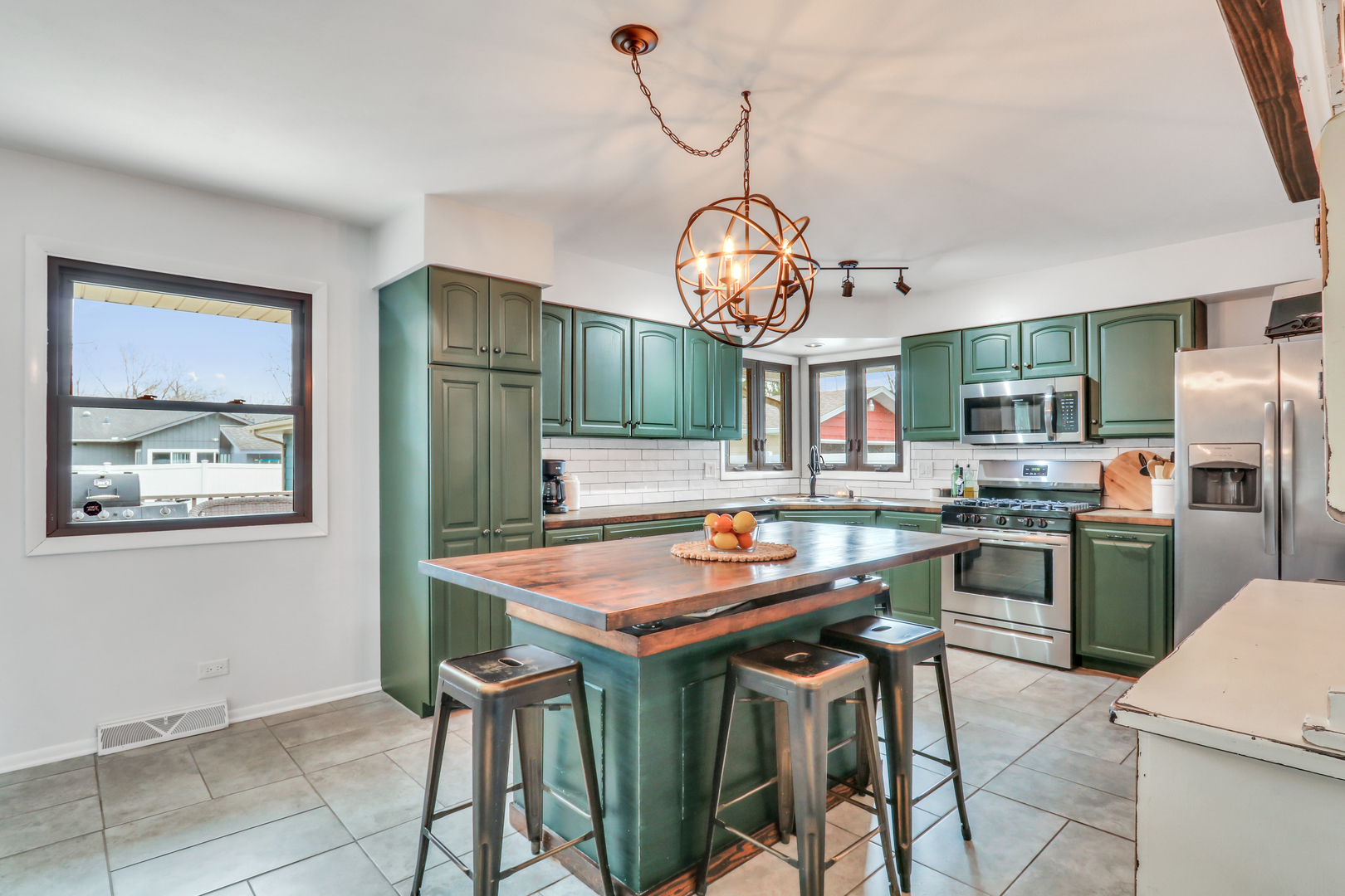 535 Thompson Avenue, Winthrop Harbor, IL 60096