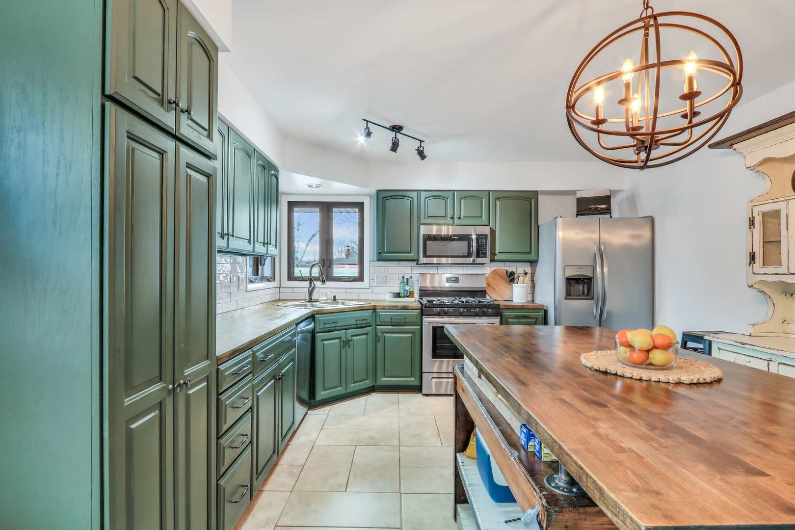 535 Thompson Avenue, Winthrop Harbor, IL 60096