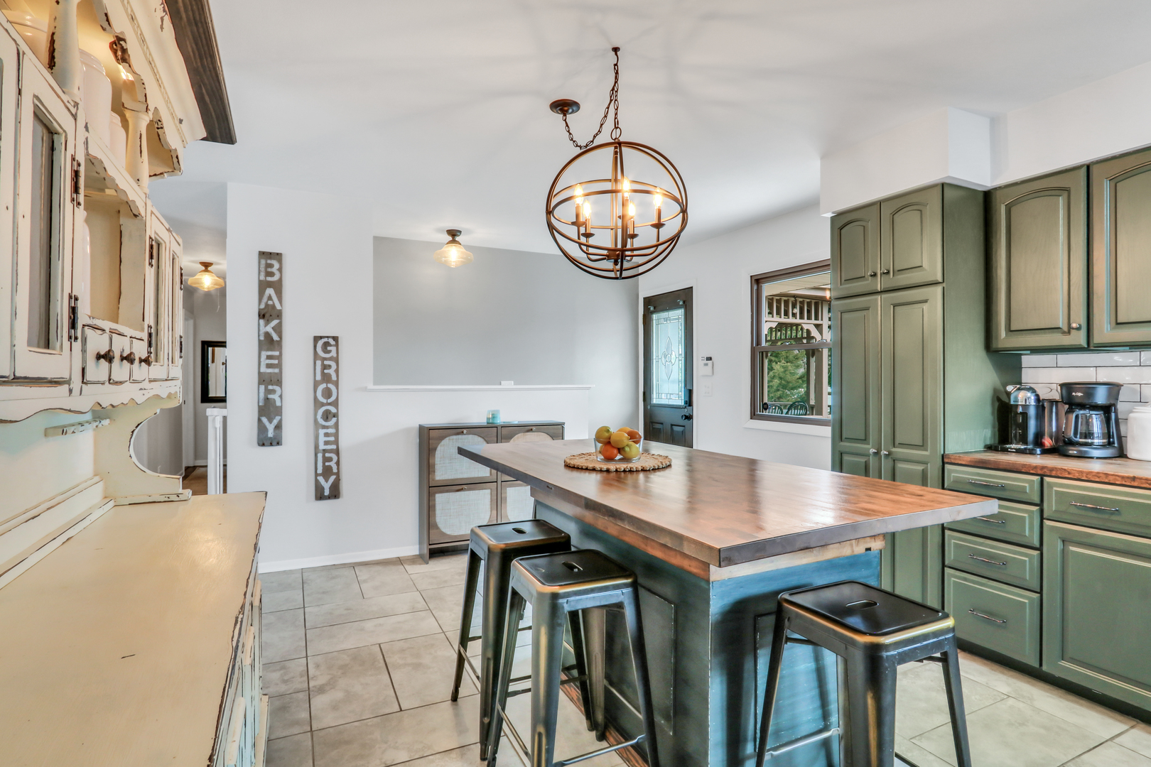 535 Thompson Avenue, Winthrop Harbor, IL 60096