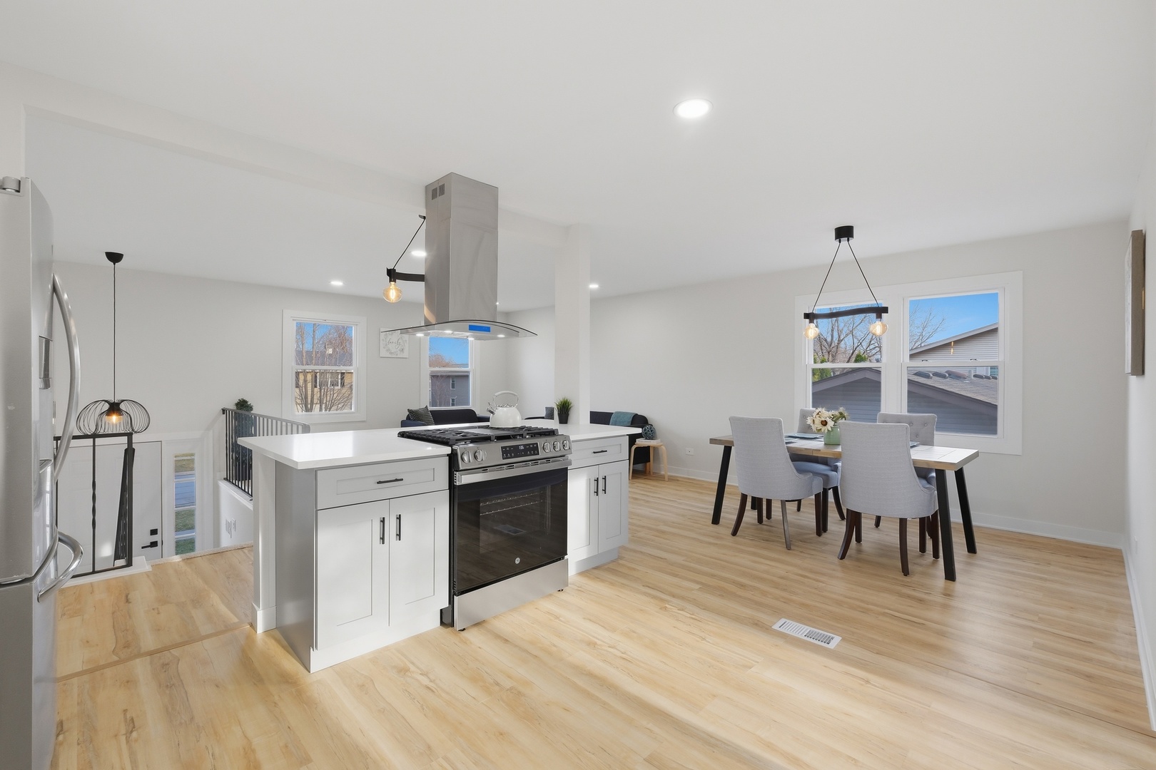 1450 Meyer Road, Hoffman Estates, IL 60169