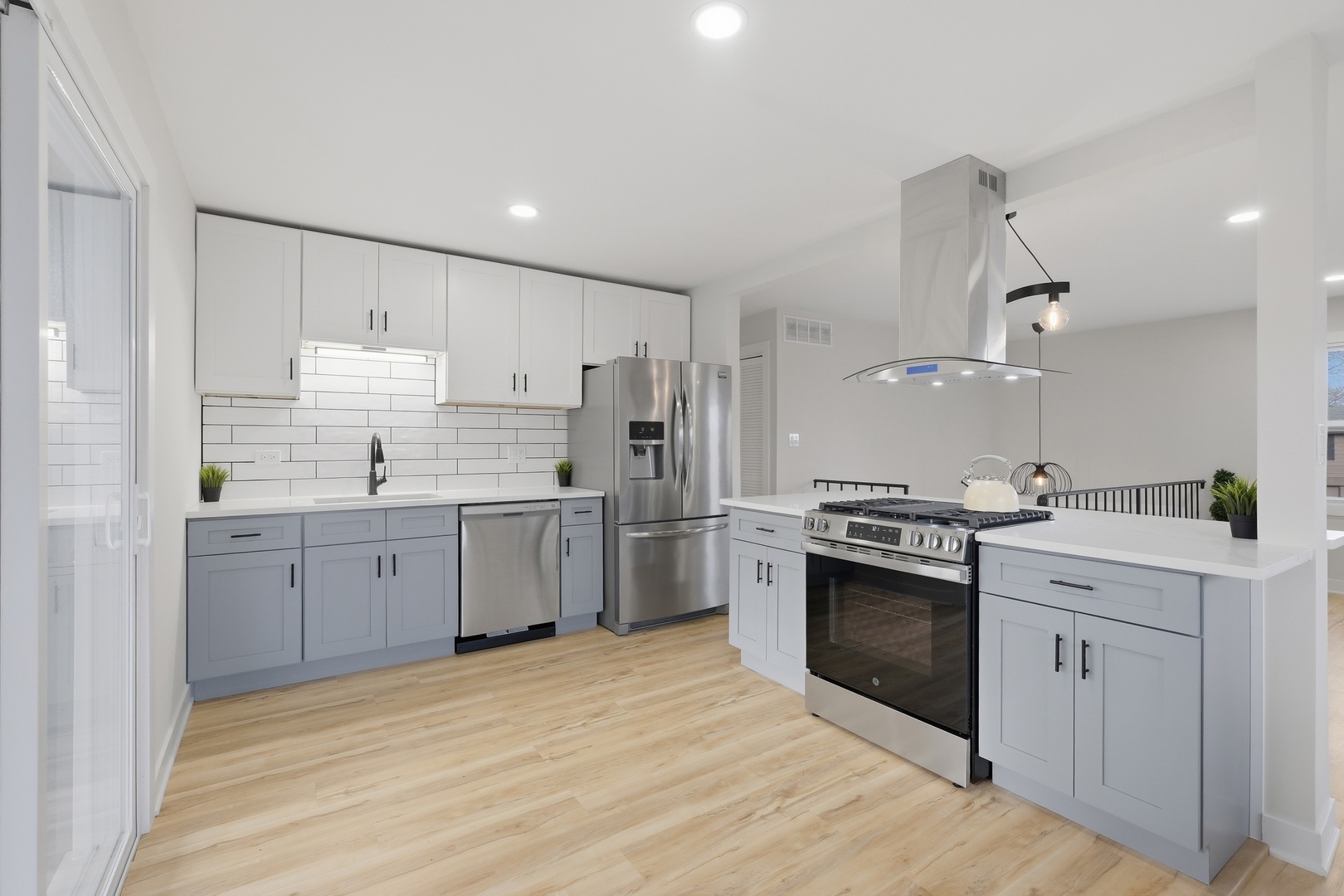 1450 Meyer Road, Hoffman Estates, IL 60169