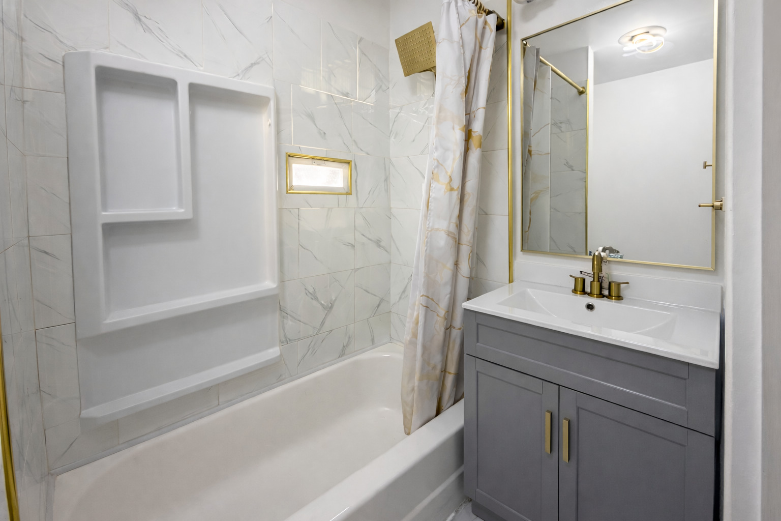 5444 W WALTON Avenue, Chicago, IL 60651