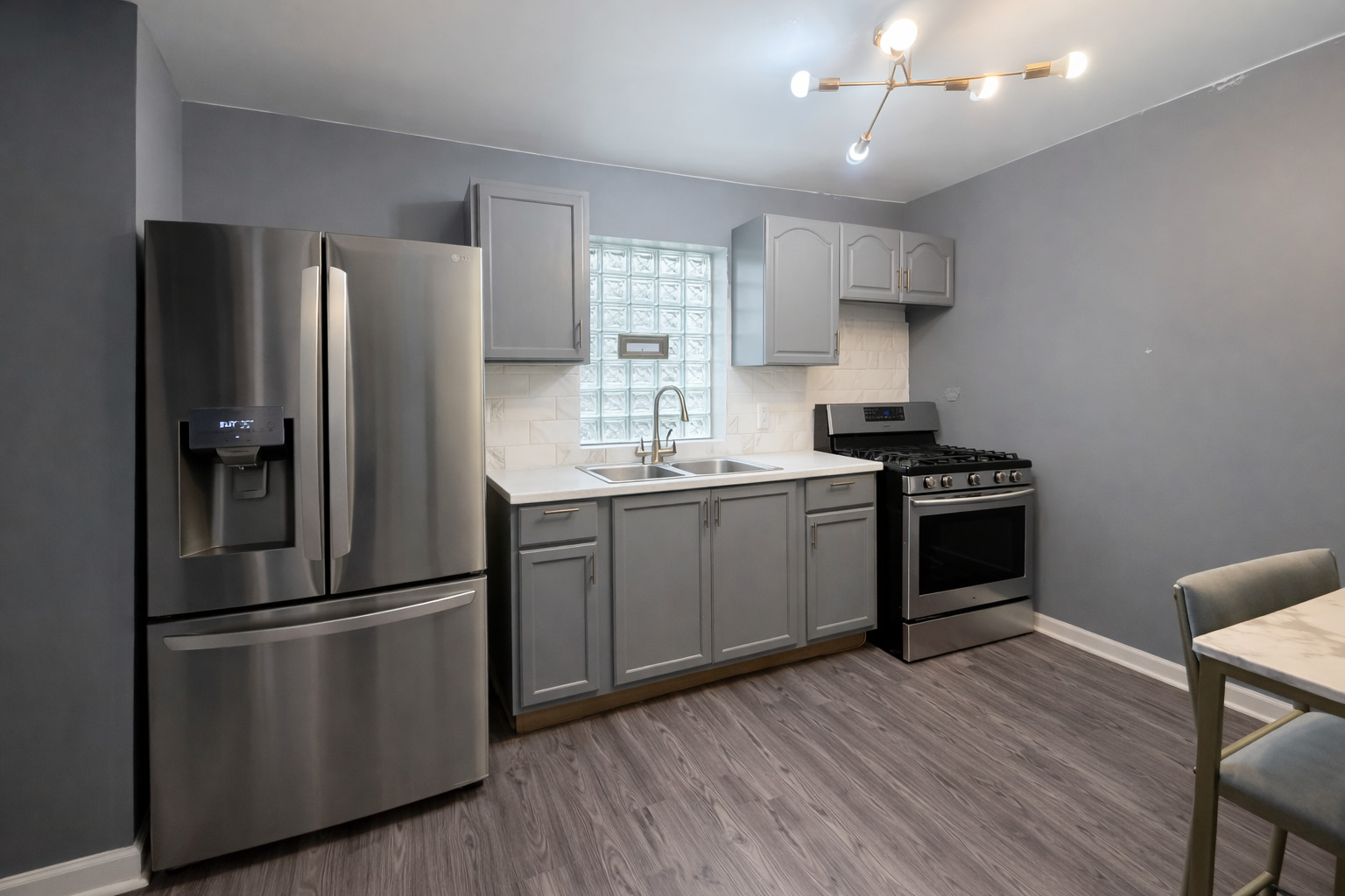 5444 W WALTON Avenue, Chicago, IL 60651