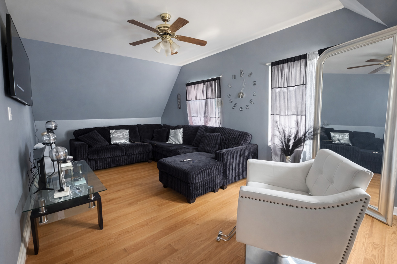 5444 W WALTON Avenue, Chicago, IL 60651