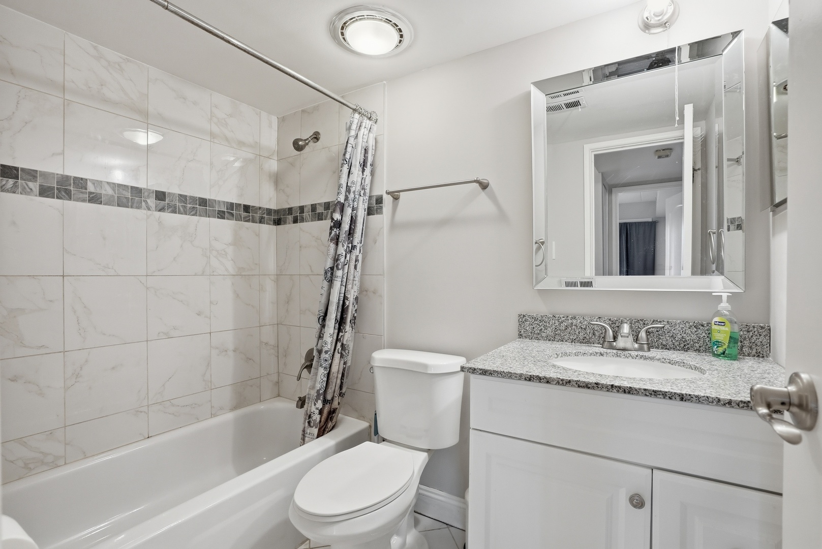 6443 Clarendon Hills Road #402, Willowbrook, IL 60527