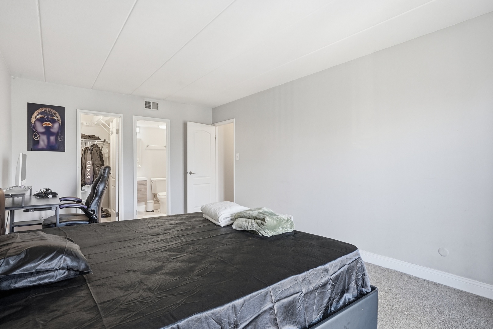 6443 Clarendon Hills Road #402, Willowbrook, IL 60527