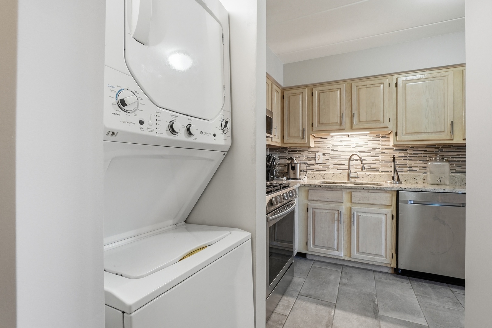 6443 Clarendon Hills Road #402, Willowbrook, IL 60527