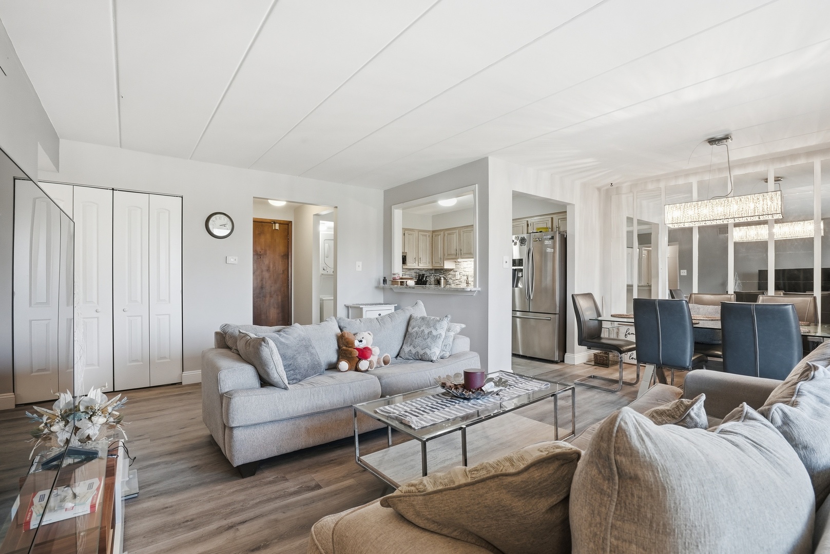 6443 Clarendon Hills Road #402, Willowbrook, IL 60527