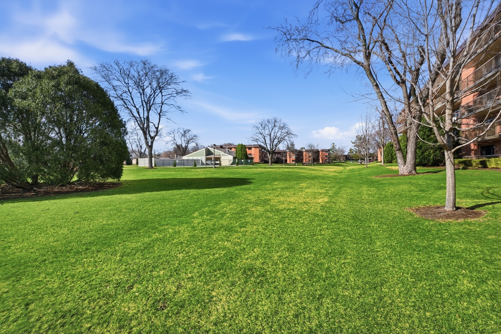 6443 Clarendon Hills Road #402, Willowbrook, IL 60527