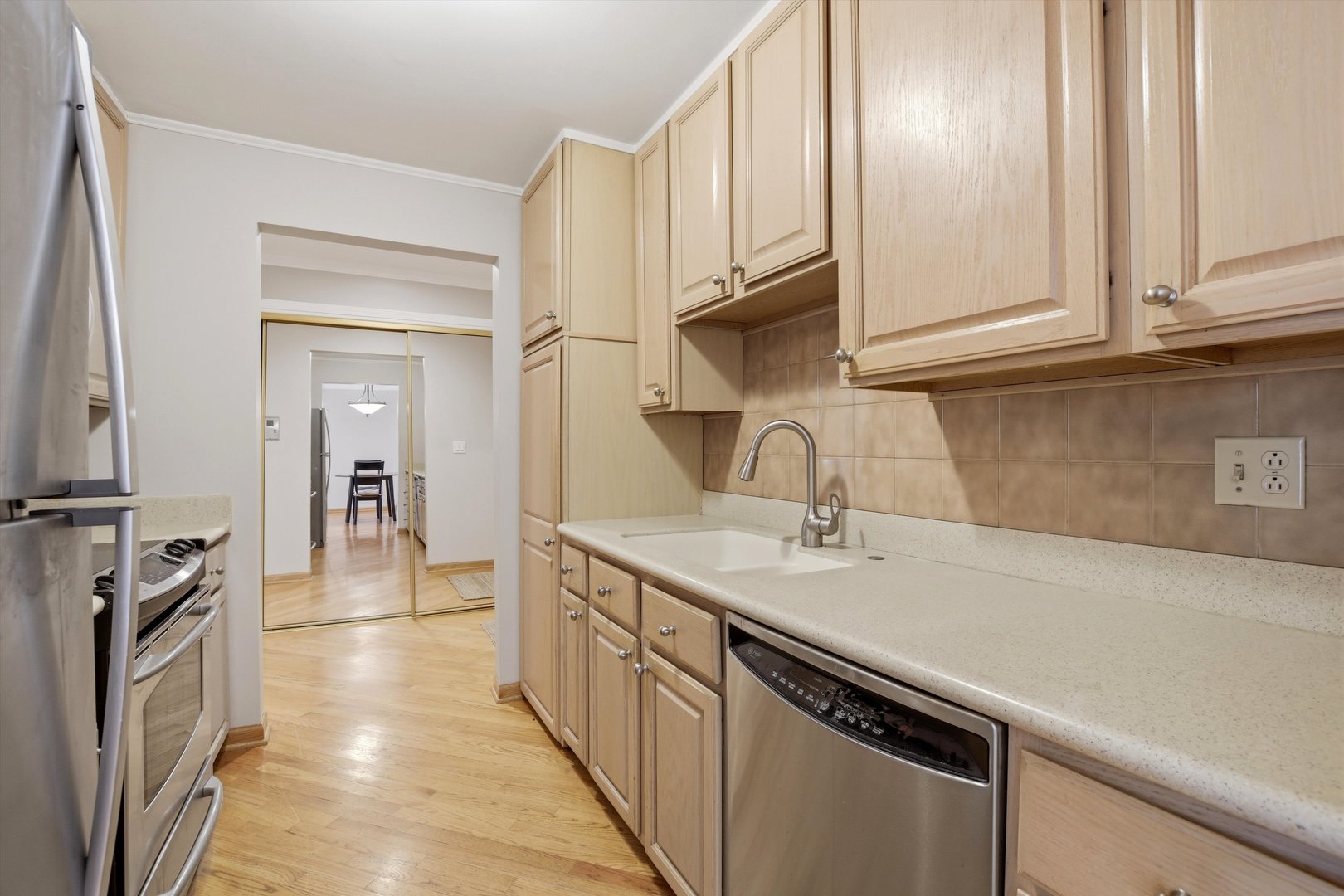 400 Ascot Drive #1E, Park Ridge, IL 60068