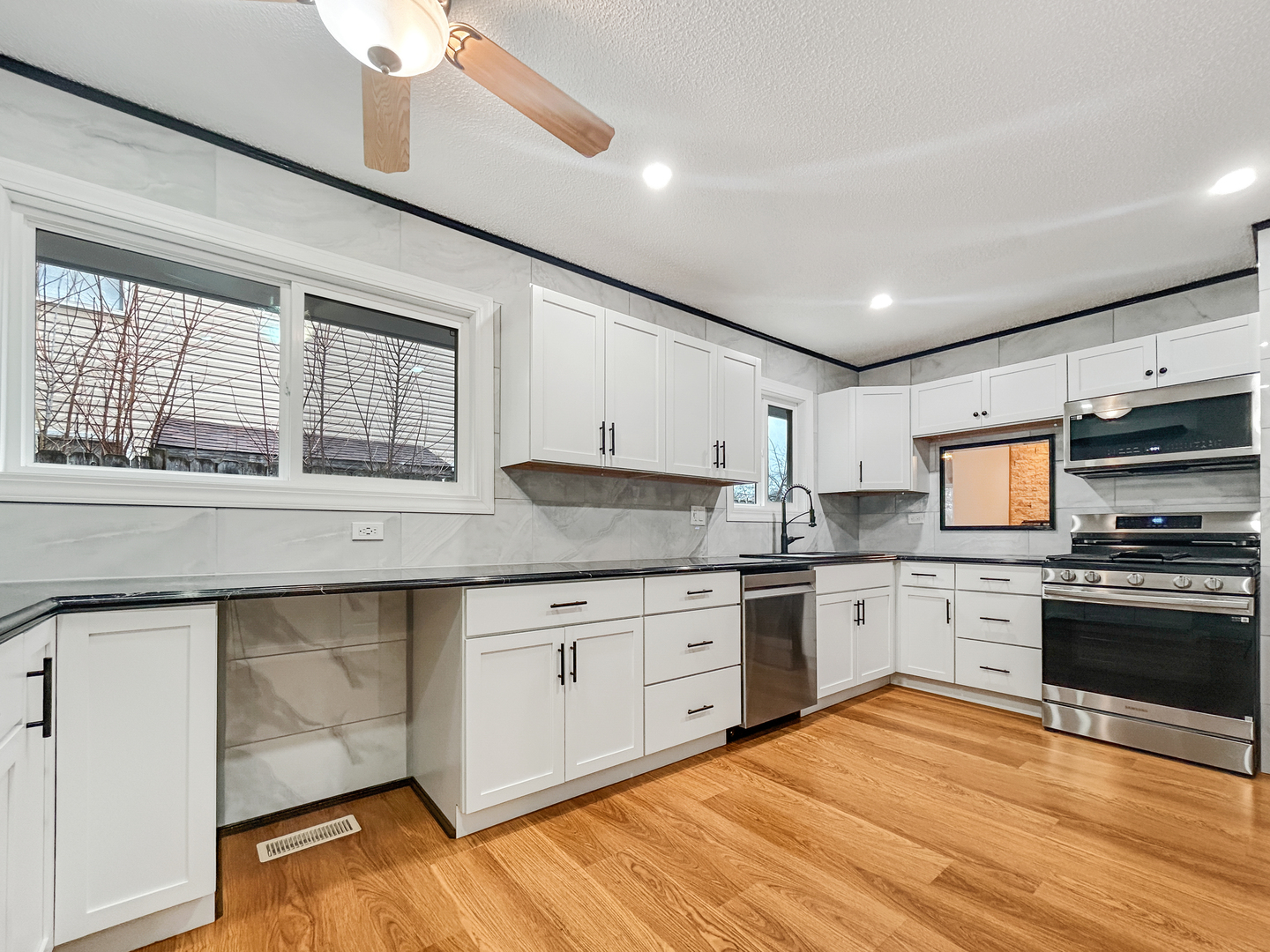 1180 Hialeah Lane, Hanover Park, IL 60133