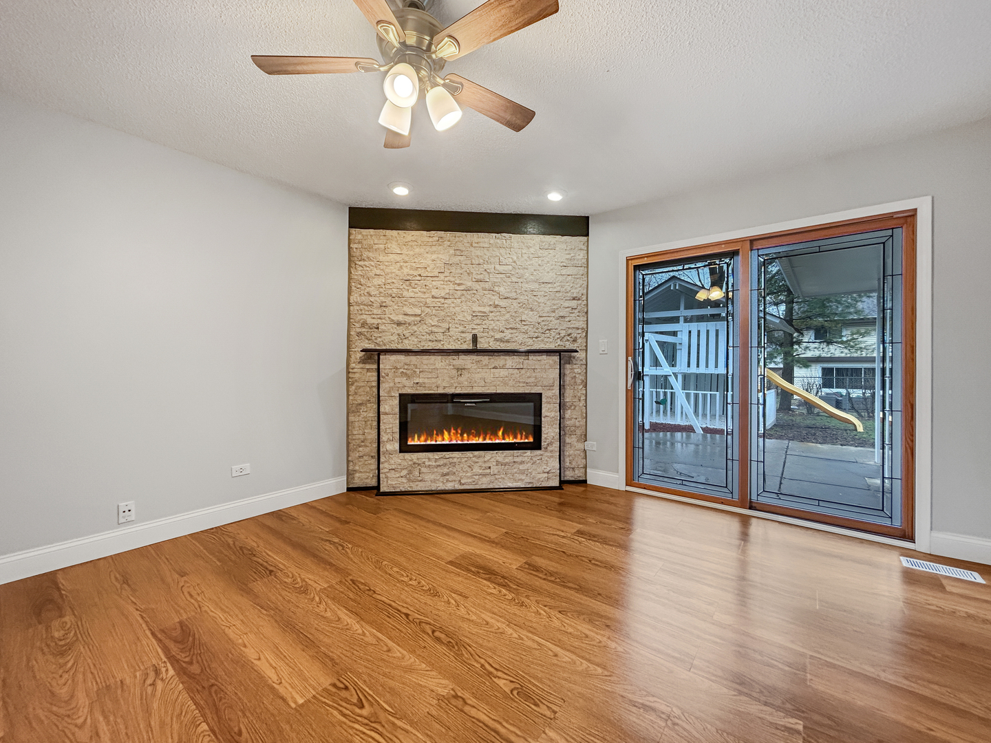 1180 Hialeah Lane, Hanover Park, IL 60133