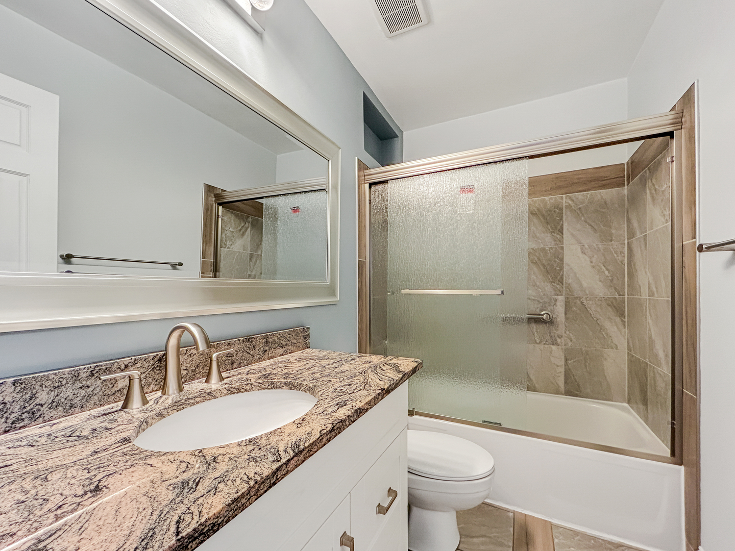 1180 Hialeah Lane, Hanover Park, IL 60133