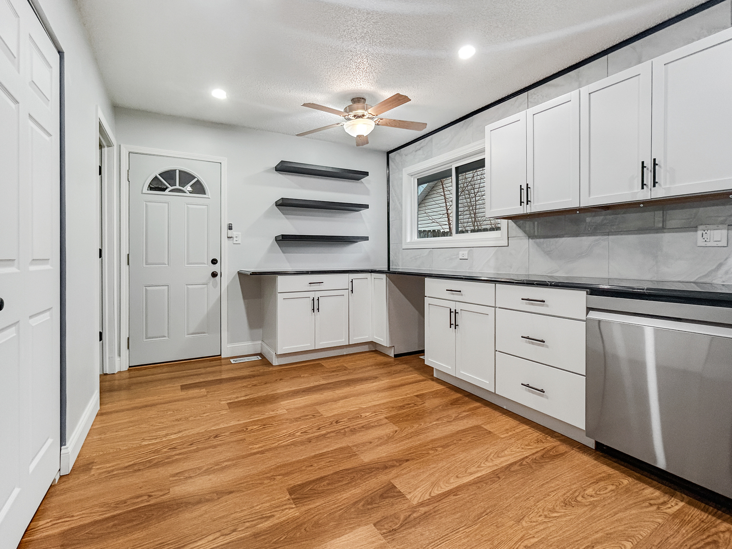 1180 Hialeah Lane, Hanover Park, IL 60133