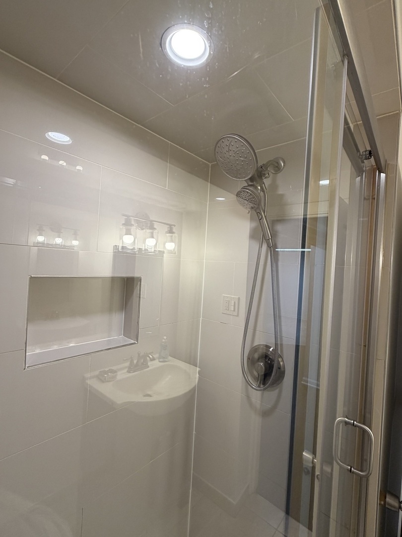 3750 N Pioneer Avenue, Chicago, IL 60634