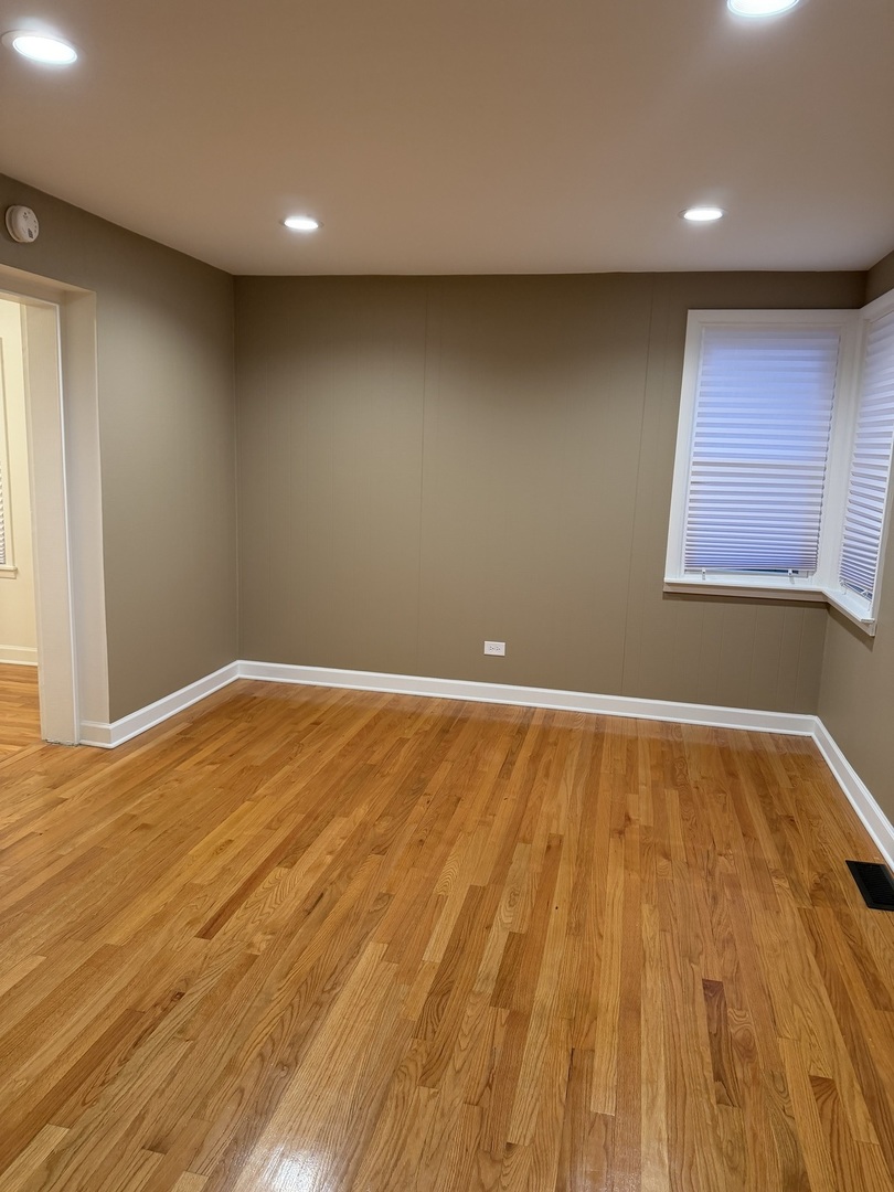 3750 N Pioneer Avenue, Chicago, IL 60634