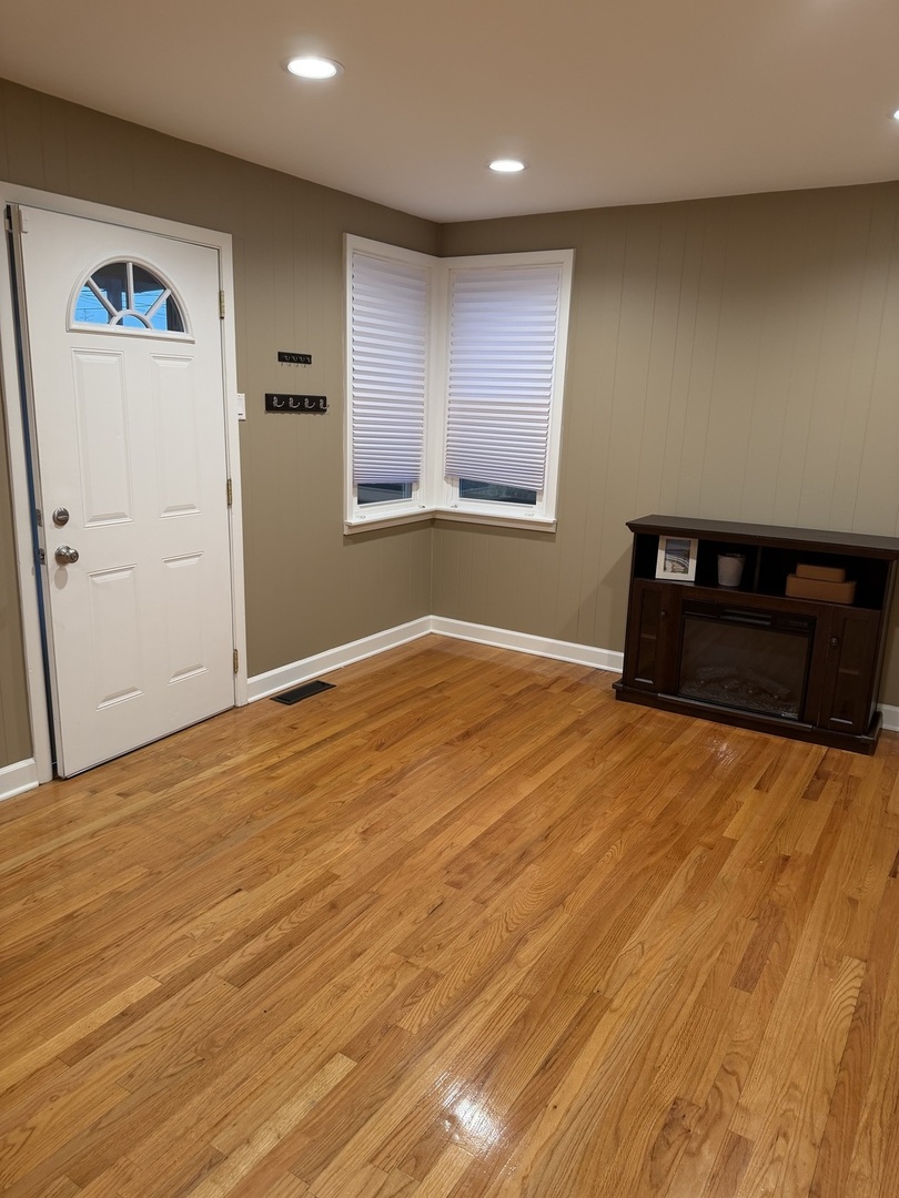 3750 N Pioneer Avenue, Chicago, IL 60634