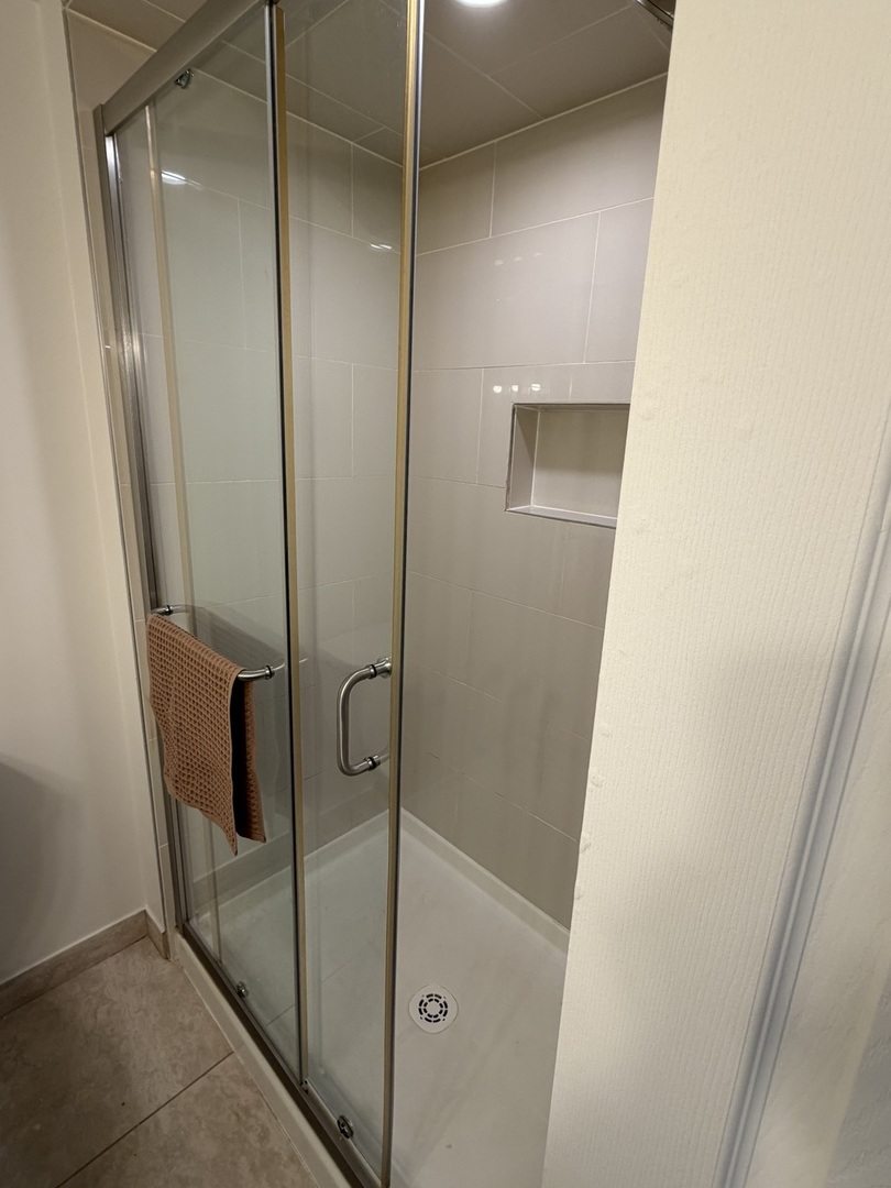 3750 N Pioneer Avenue, Chicago, IL 60634