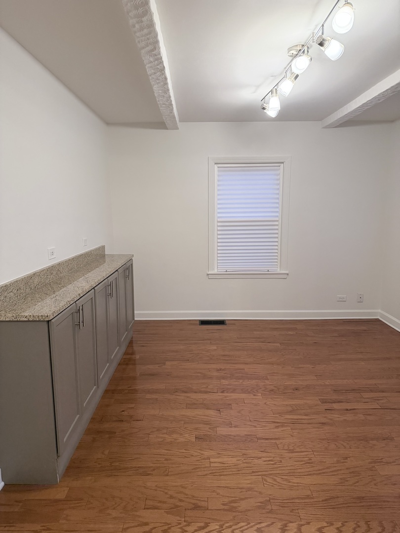 3750 N Pioneer Avenue, Chicago, IL 60634