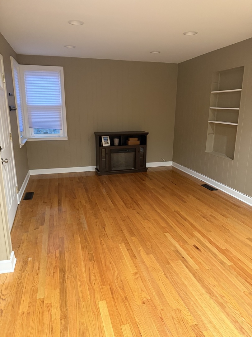 3750 N Pioneer Avenue, Chicago, IL 60634