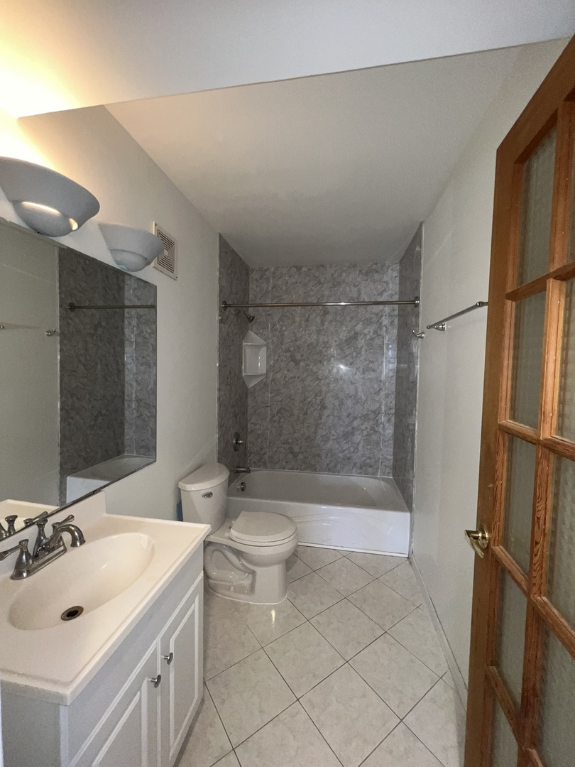 112 Mullingar Court #3C, Schaumburg, IL 60193