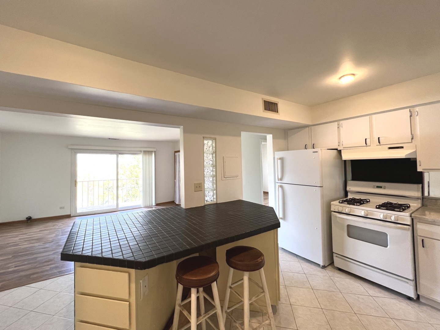 112 Mullingar Court #3C, Schaumburg, IL 60193