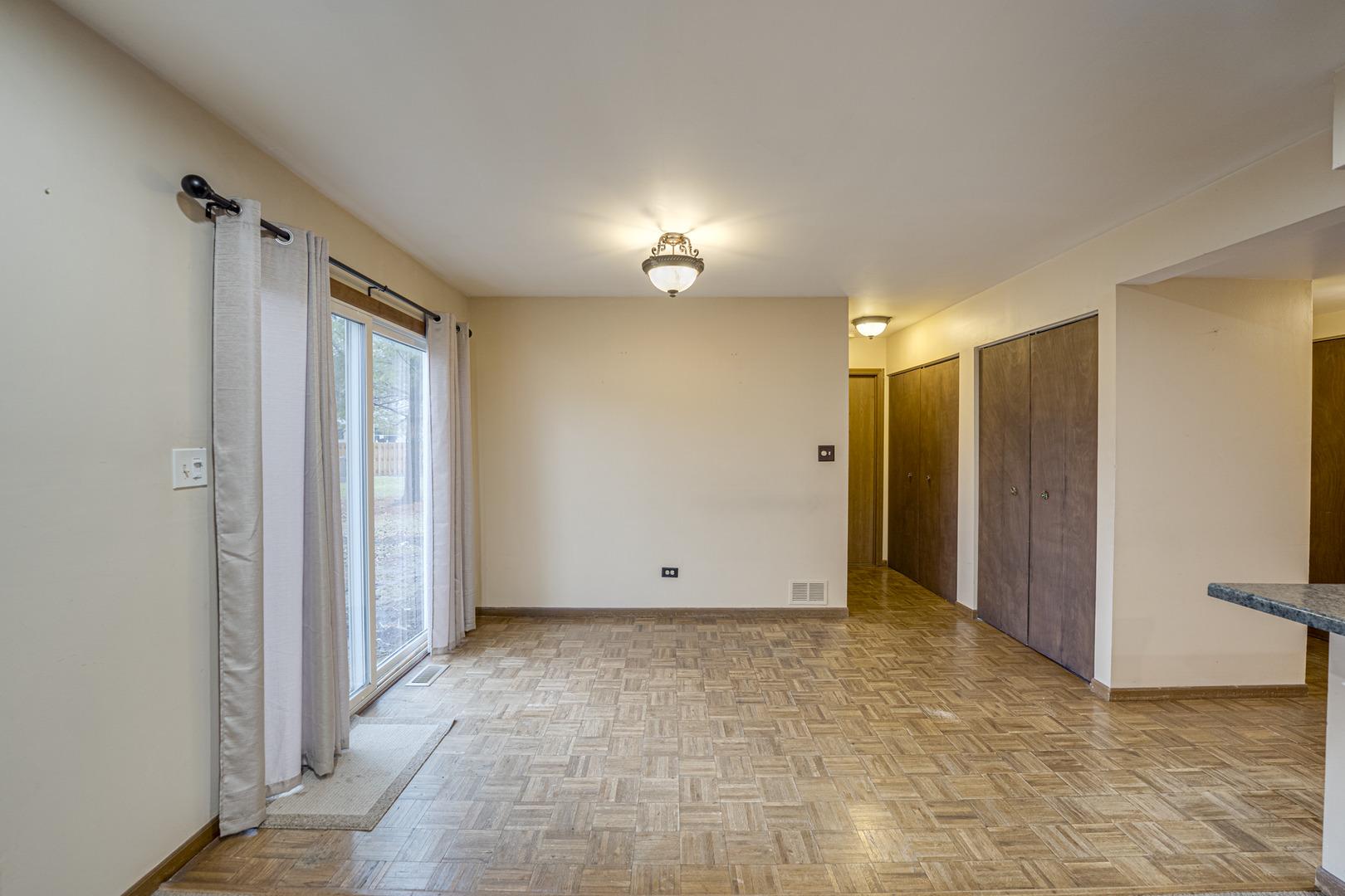 1715 Riverwood Drive, Algonquin, IL 60102