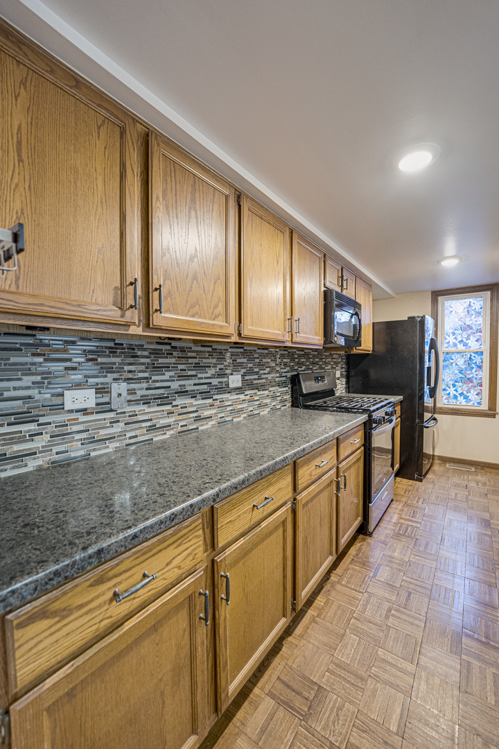 1715 Riverwood Drive, Algonquin, IL 60102