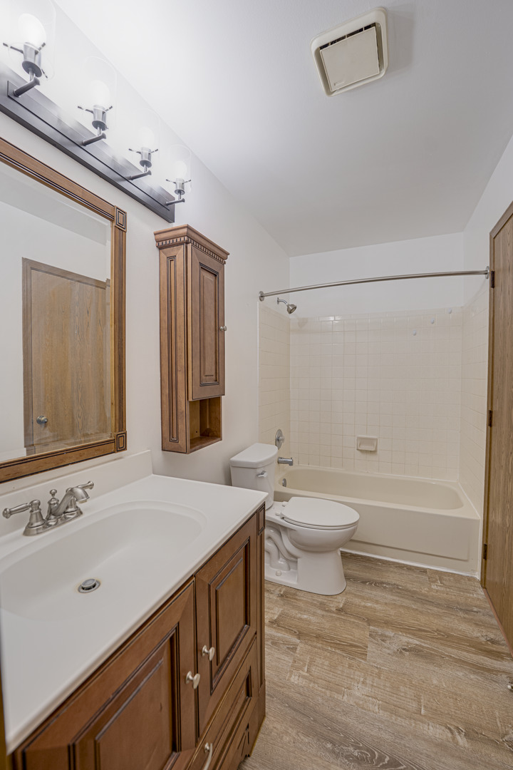 1715 Riverwood Drive, Algonquin, IL 60102