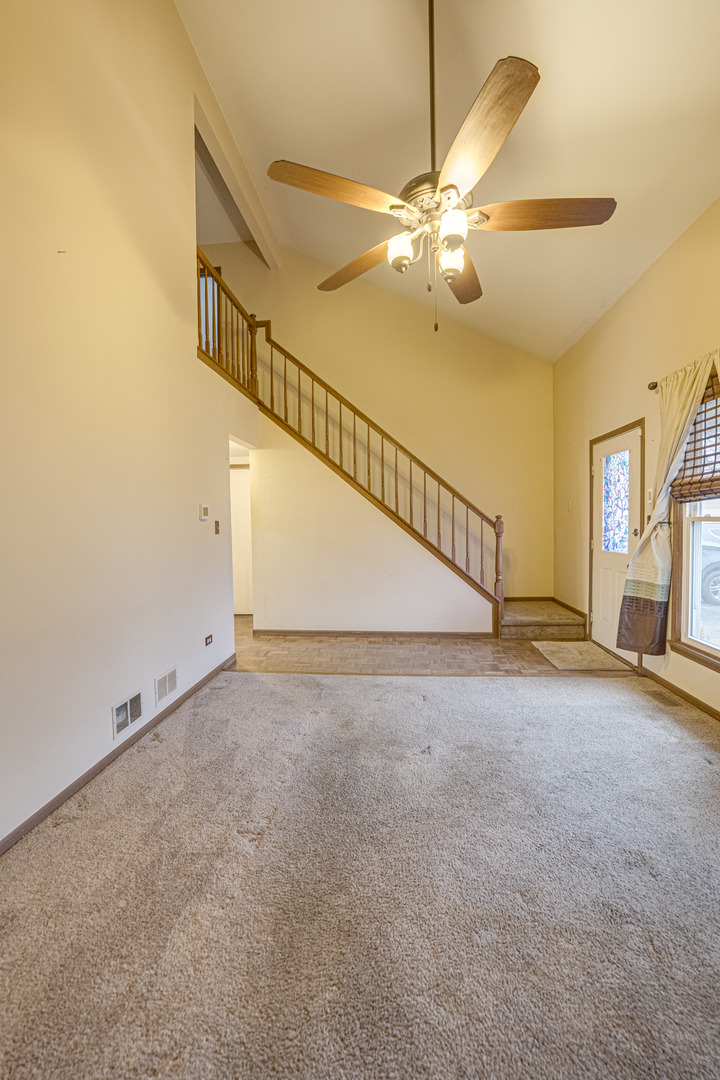 1715 Riverwood Drive, Algonquin, IL 60102