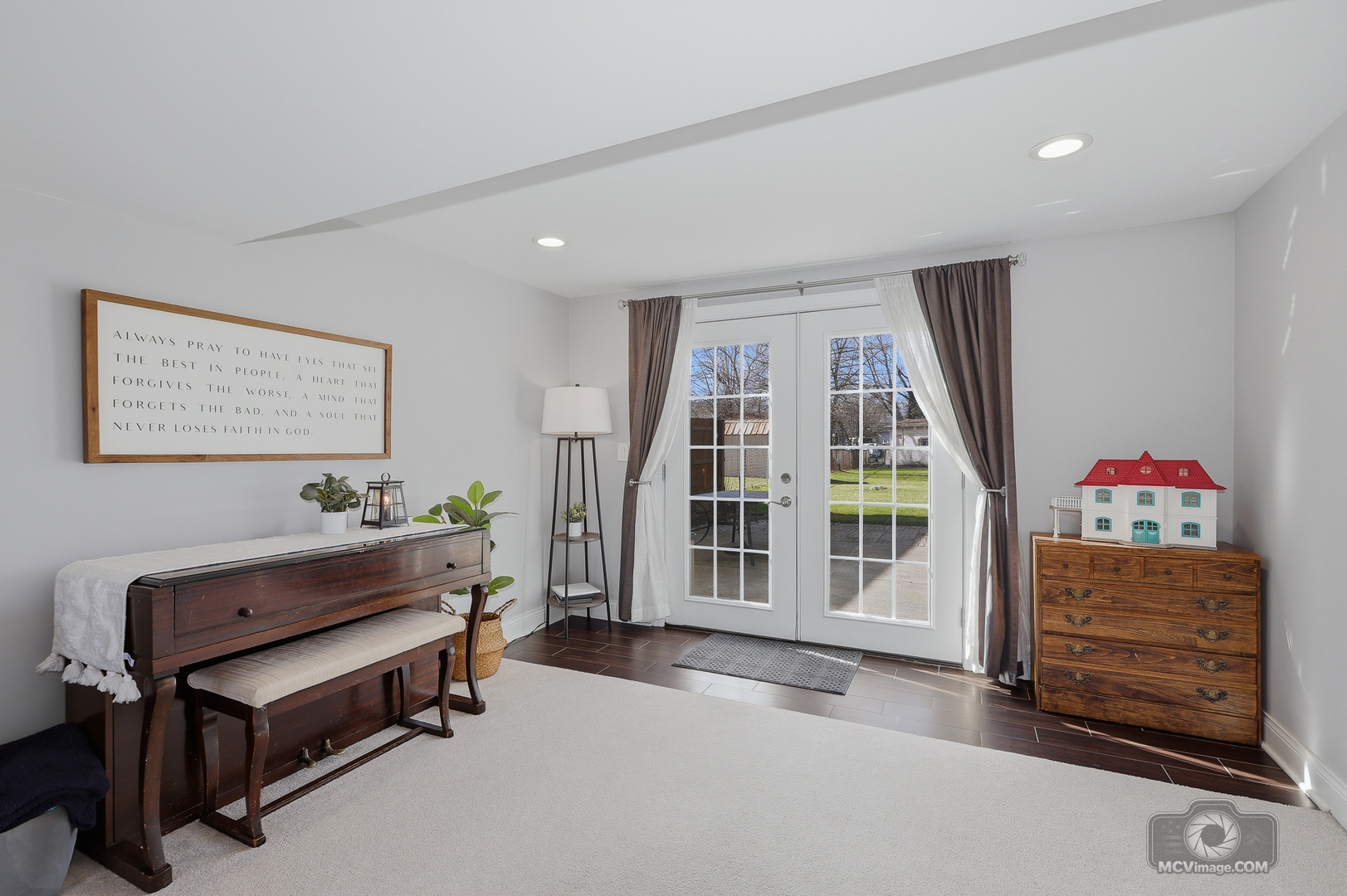 16240 Debra Drive, Oak Forest, IL 60452