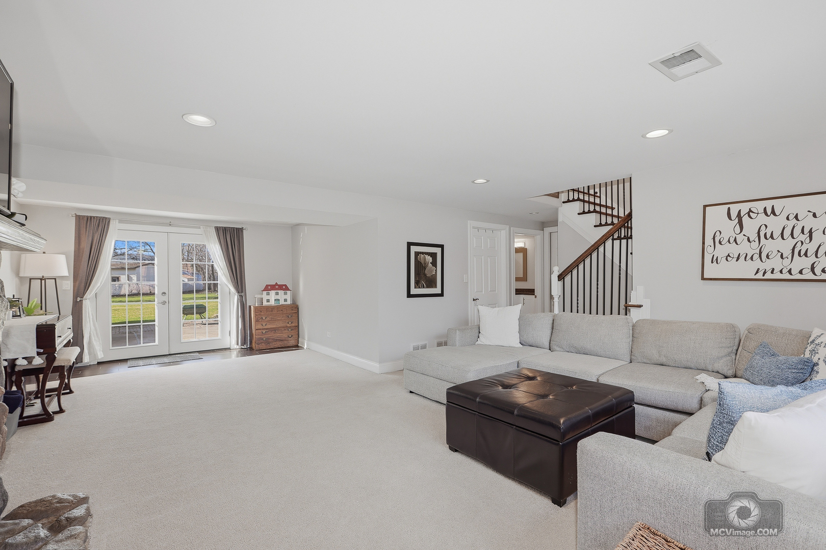 16240 Debra Drive, Oak Forest, IL 60452