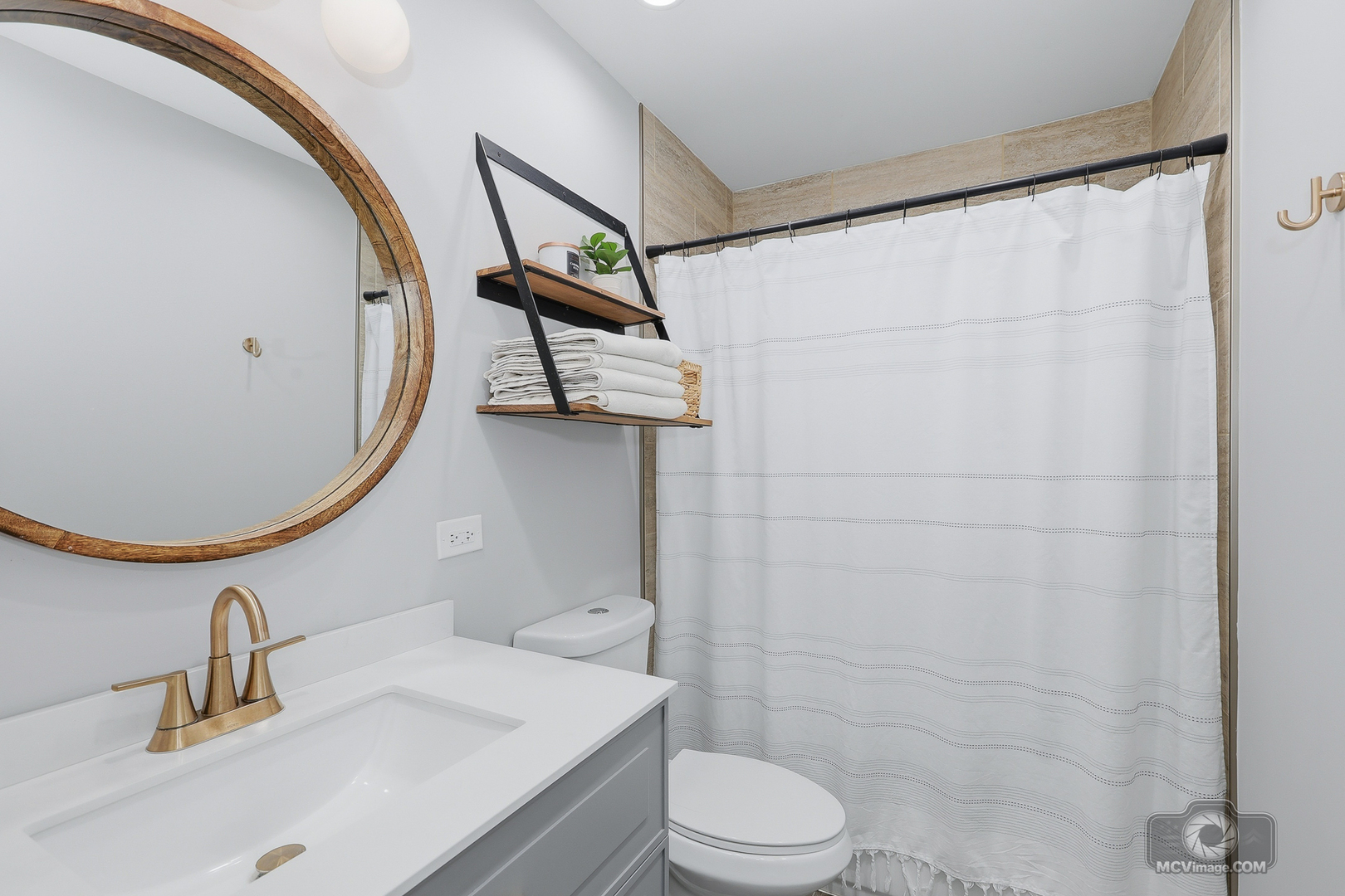 16240 Debra Drive, Oak Forest, IL 60452